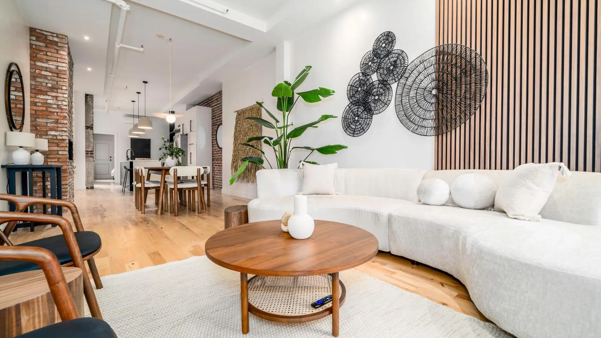 Le 1911 Luxury Condo location